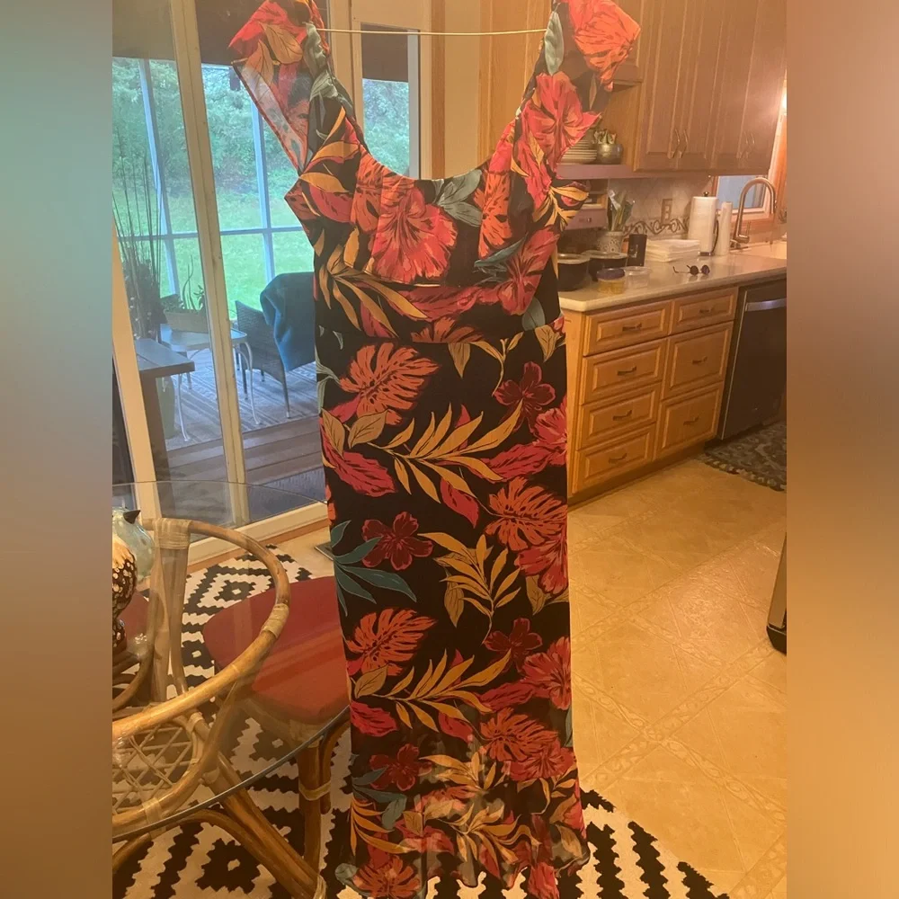 $118 Kensie Tropical Print Shimmery Ruffle Chiffon midi dress, floral. Size 10. - Picture 12 of 16
